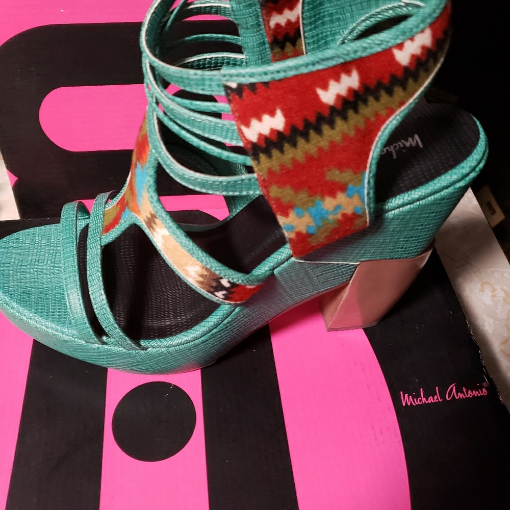 Sandal - Picture 3 of 4